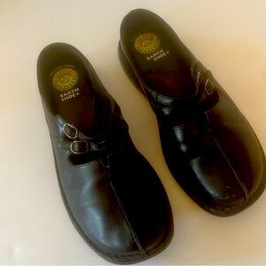 Black Earth Shoes Clogs Black Leather Size 7 Gelron 2000
